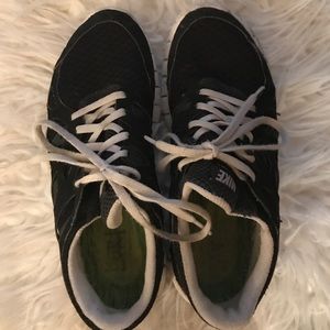 Black Nike free run size 8!